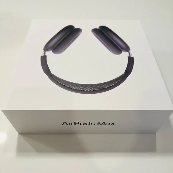 AirPods Max - Over-Ear Headphones - Picture 2 of 4
